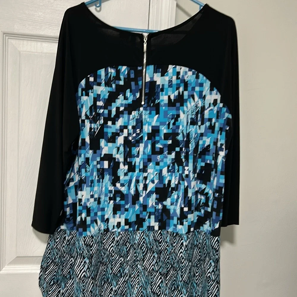 New Directions 2x geometric top in black, teal and white - Picture 5 of 5